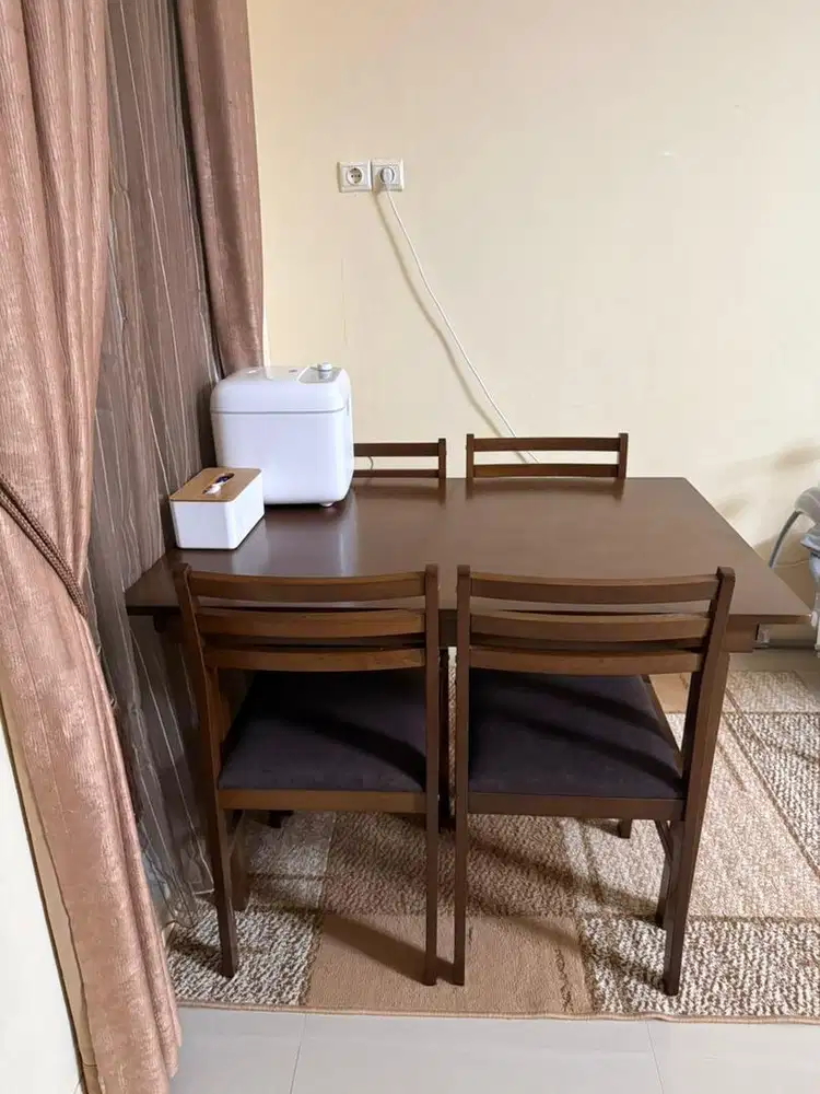 Jual preloved meja makan informa verry good condition