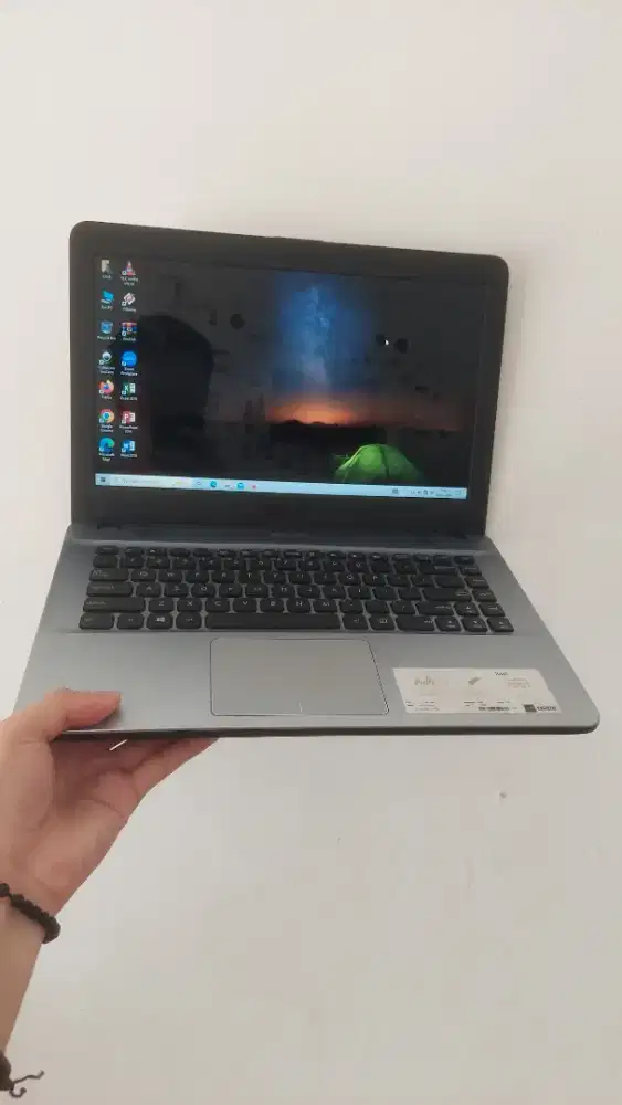 JUAL LAPTOP ASUS X441U AMD A9-9425 RADEON R5,RAM4GB DDR4,SSD256GB