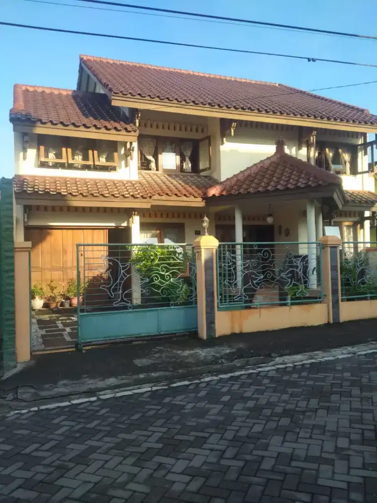 Rumah 2 LT Strategis dekat terminal Condongcatur Pakuwon Mall.