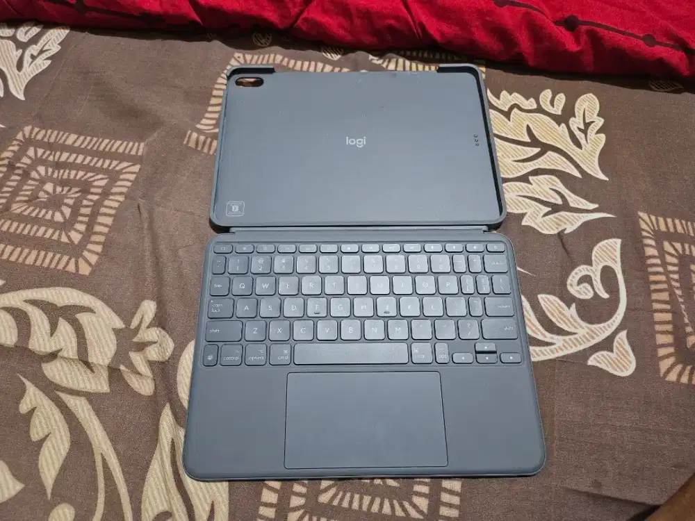 Logitech combo touch keyboard for ipad air 11inch
