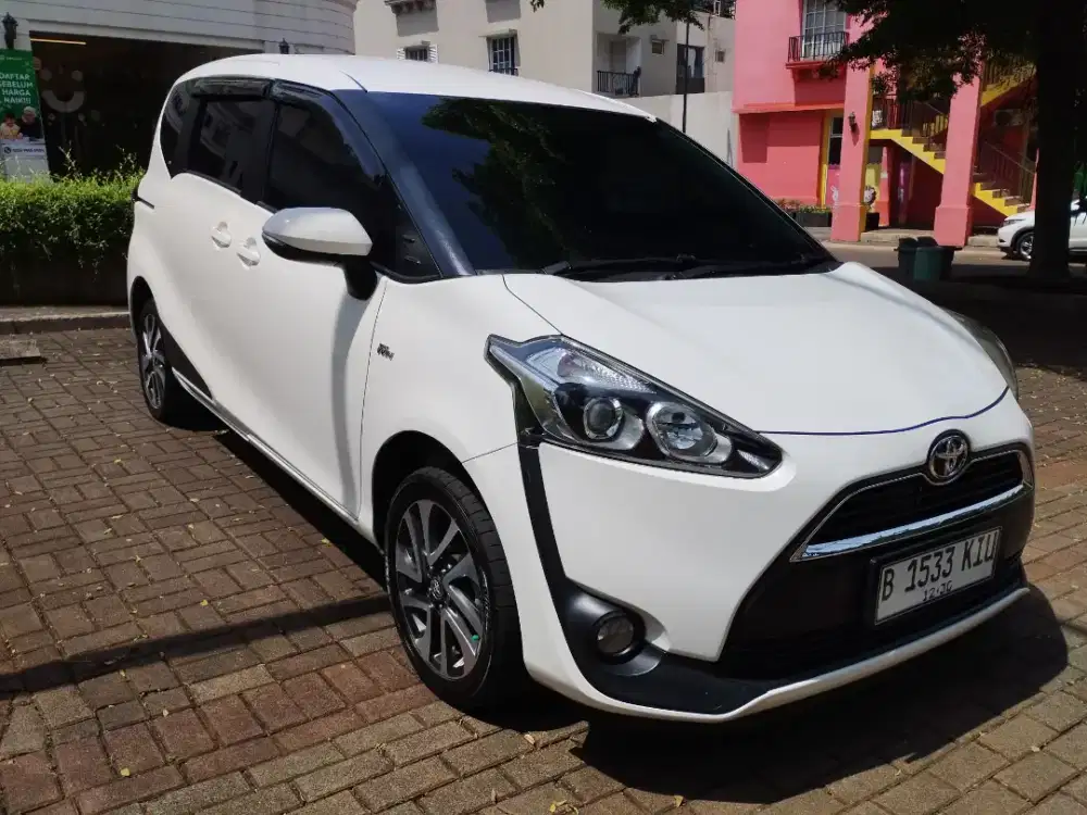 Sienta V at 2016  good condition