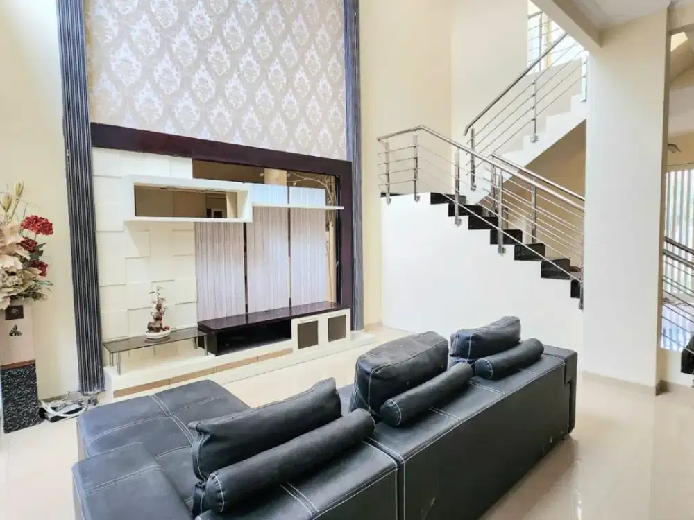 Dijual Rumah Siap Huni, Strategis Dekat Mall & Univ Ciputra, Surabaya