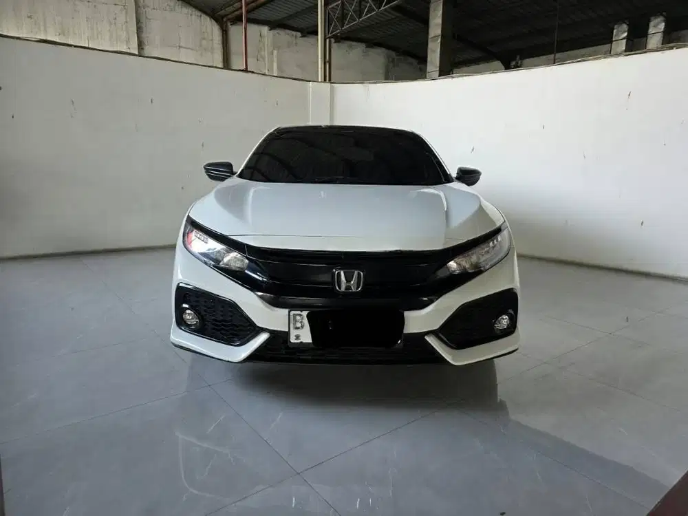Honda Civic E Hatchback  AT ( Matic ) 2018 Putih Jual  apa adanya saja