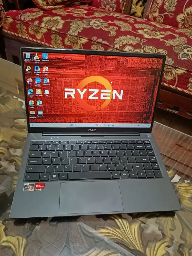 Laptop AMD Ryzen 5 7430 RAM 8GB SSD 256