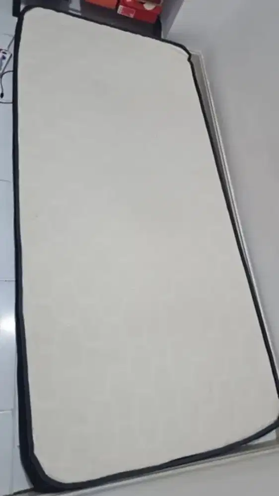 Kasur latexx!! Keras. Cocok buat yg sering sakit pinggang