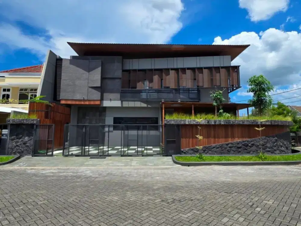 Rumah Manyar Kertoadi NEW MINIMALIS JALAN UTAMA  Carport 4, MEWAH