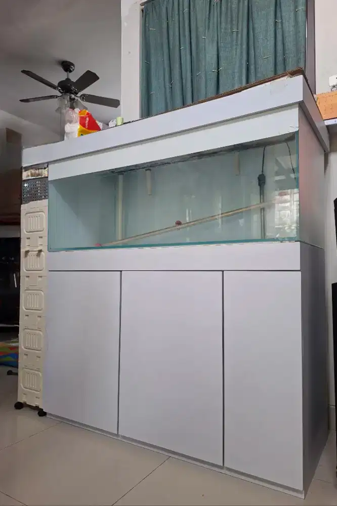 Dijual Aquarium Bekas (very good condition) Gratis Kabinet dll