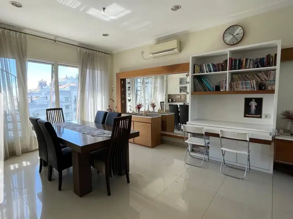 Rumah Mewah 3 Lantai Dengan Basement & Backyard Di The Villas Kel