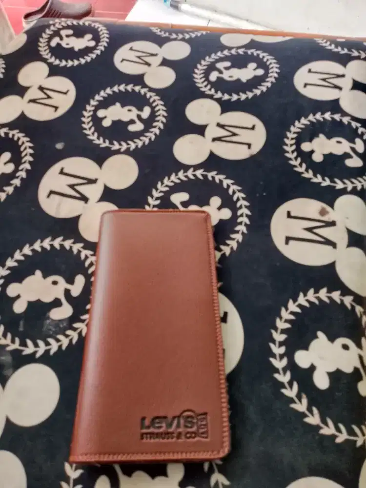 Dompet panjang merk levis bahan kulit sintetis tebal awet