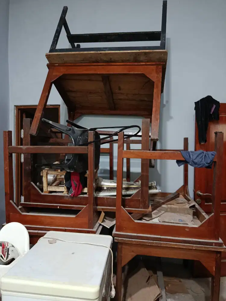 Meja makan untuk resto atau rumah makan