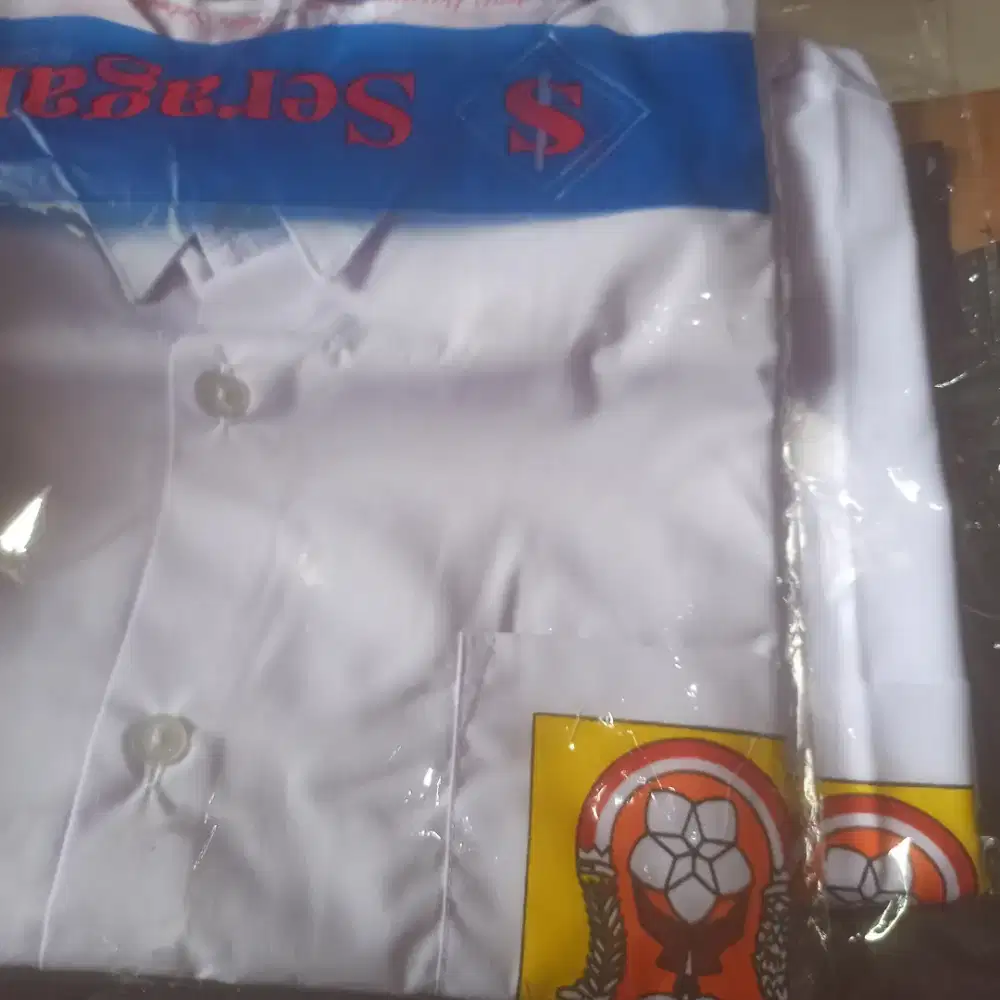 Baju seragam SMP baru