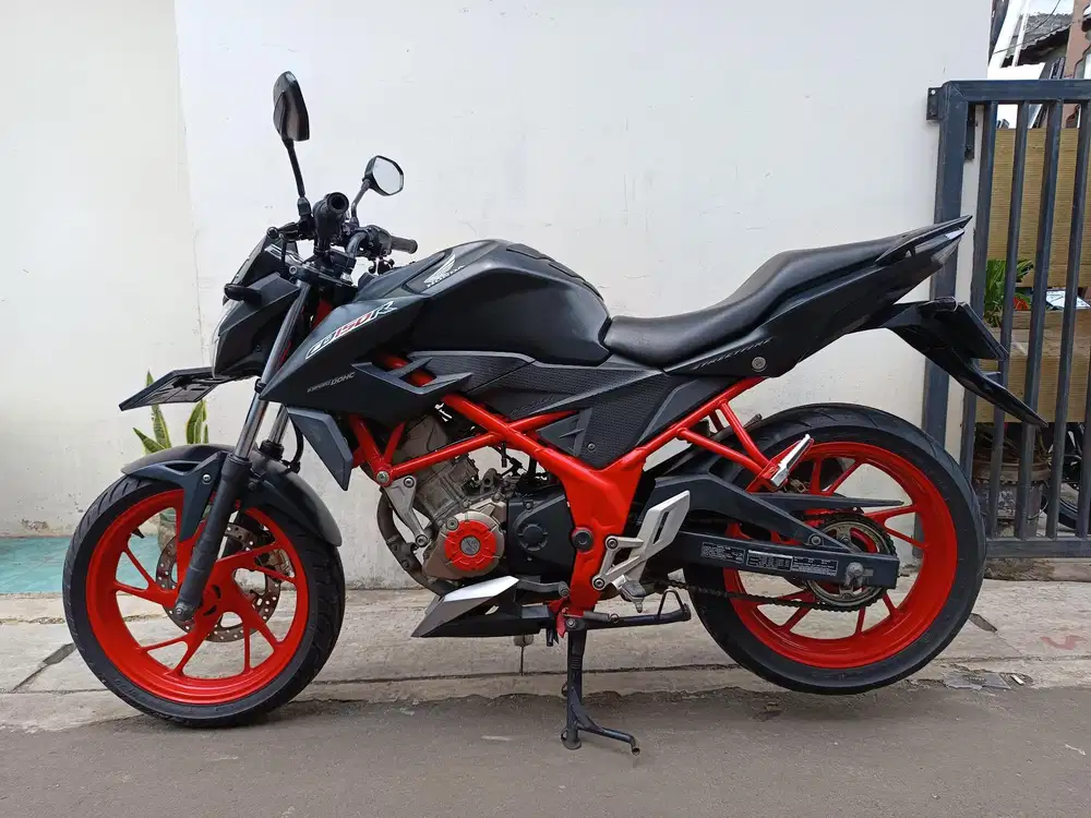 For sale Cb150R 2017 lengkap orisinil