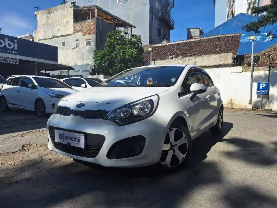 DP MURAH Kia Rio 1.4 Bensin-MT 2014 Putih C9CWB