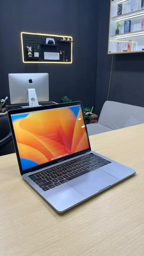 Macbook 13 inch 2019 8/256 GB Grey