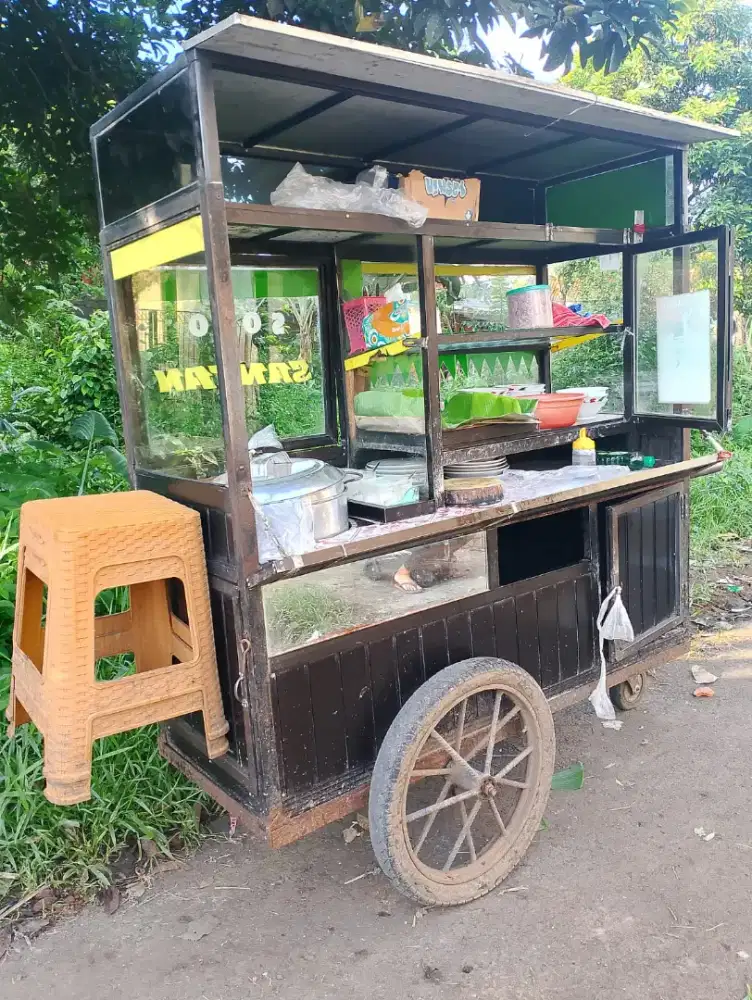 Barang kali ad yang minal gerobag ny bekas soto masih kokoh banget