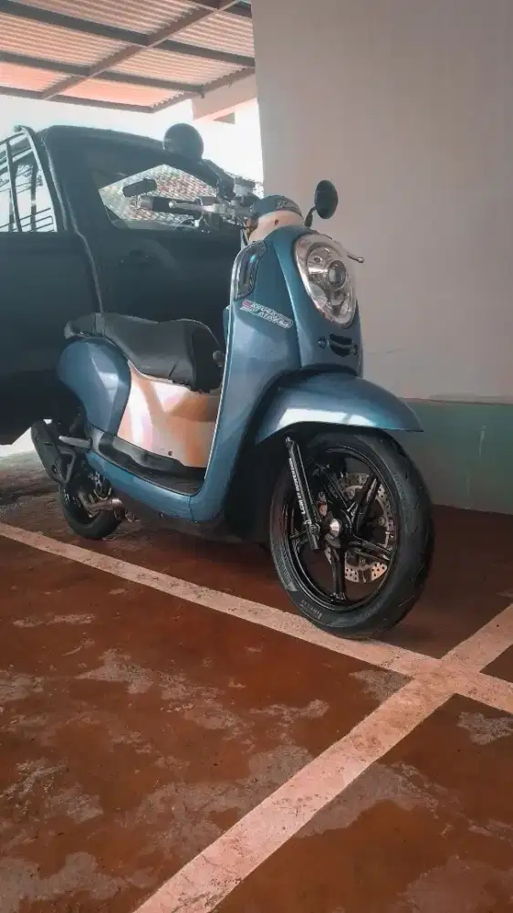 Honda Scoopy FI 2014 warna biru crem, 118 cc, surat lengkap