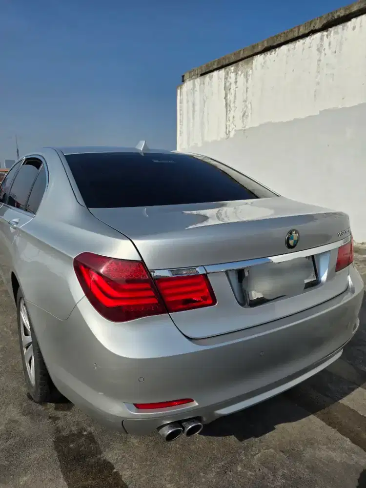 Mobil Bmw 7 serie buil-up