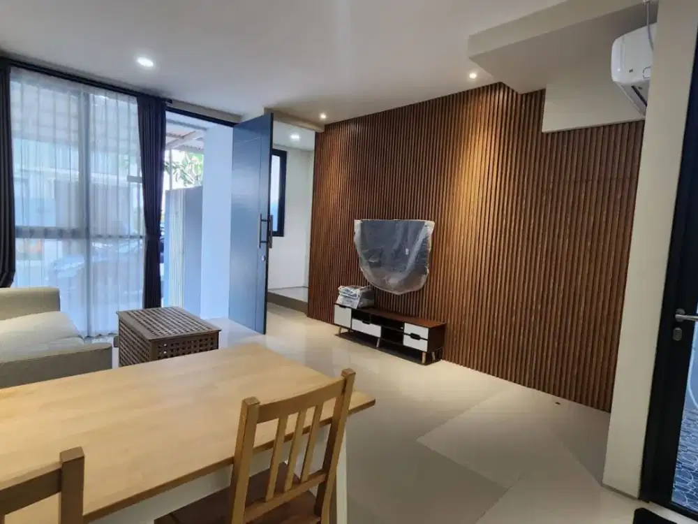 Murah Rumah 2 Lantai Siap Huni Full Furnish di Royal Residence, Surabaya Barat