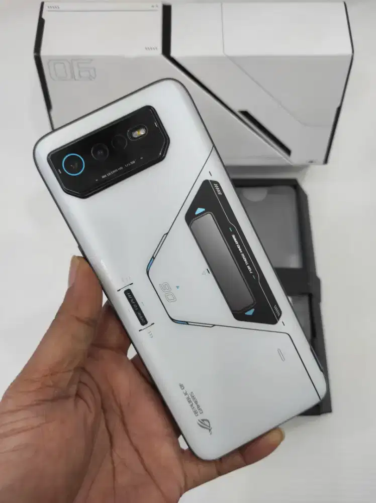 Asus Rog 6 pro 
Garansi Resmi
Mulus 99%
Ram 18/512
Fullset original