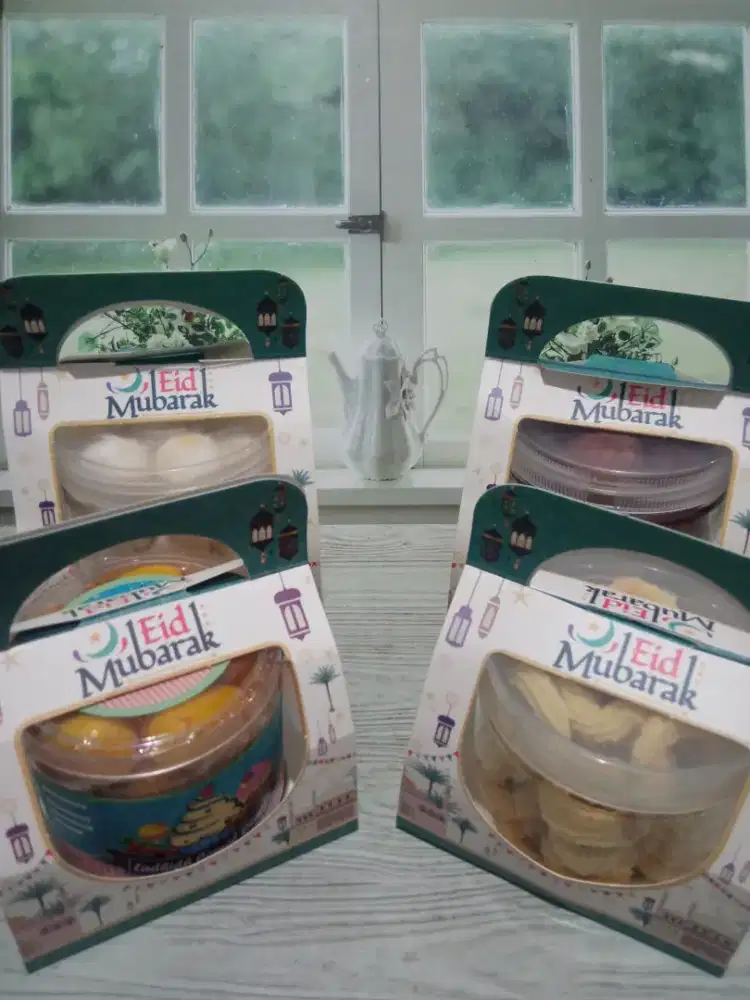 Menyediakan hamper kue kering