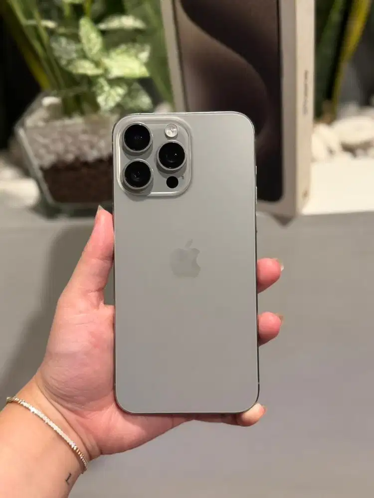 iPhone 15 Pro Max 256GB Natural Titanium iBox Mulus Like New