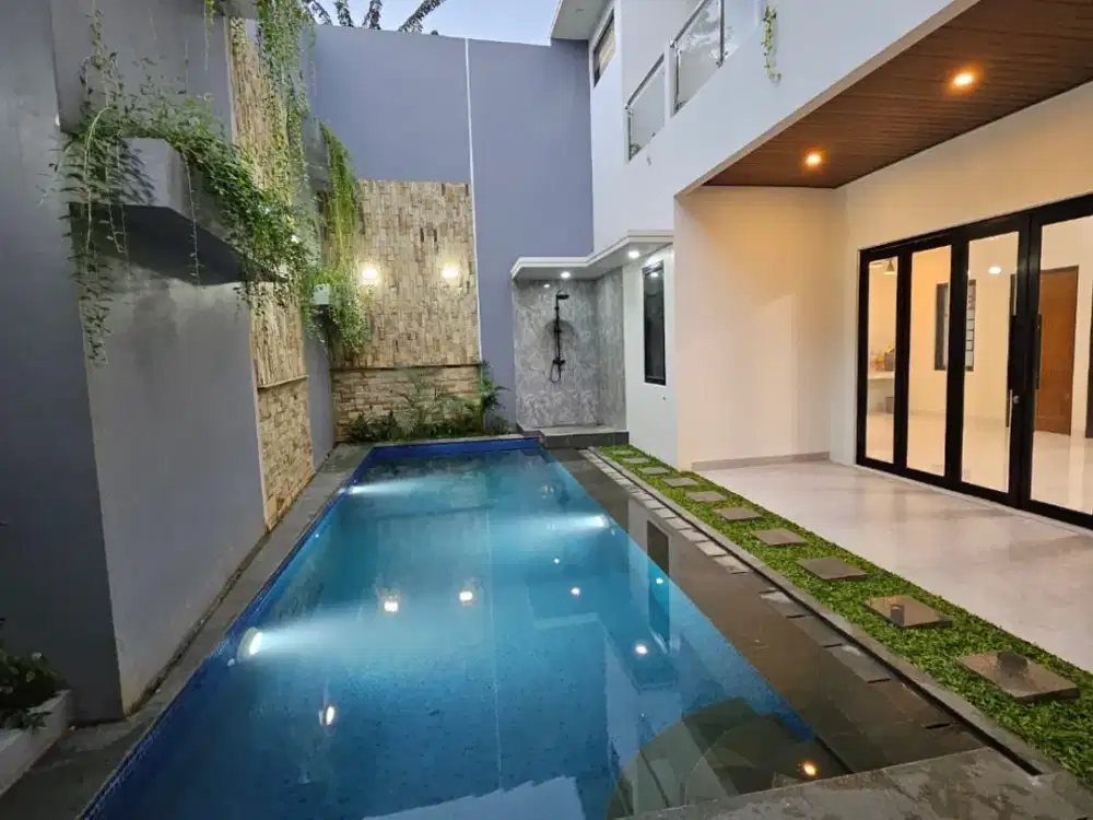 Rumah Radio Dalam dekat Pondok Indah: Mewah, Kolam Renang