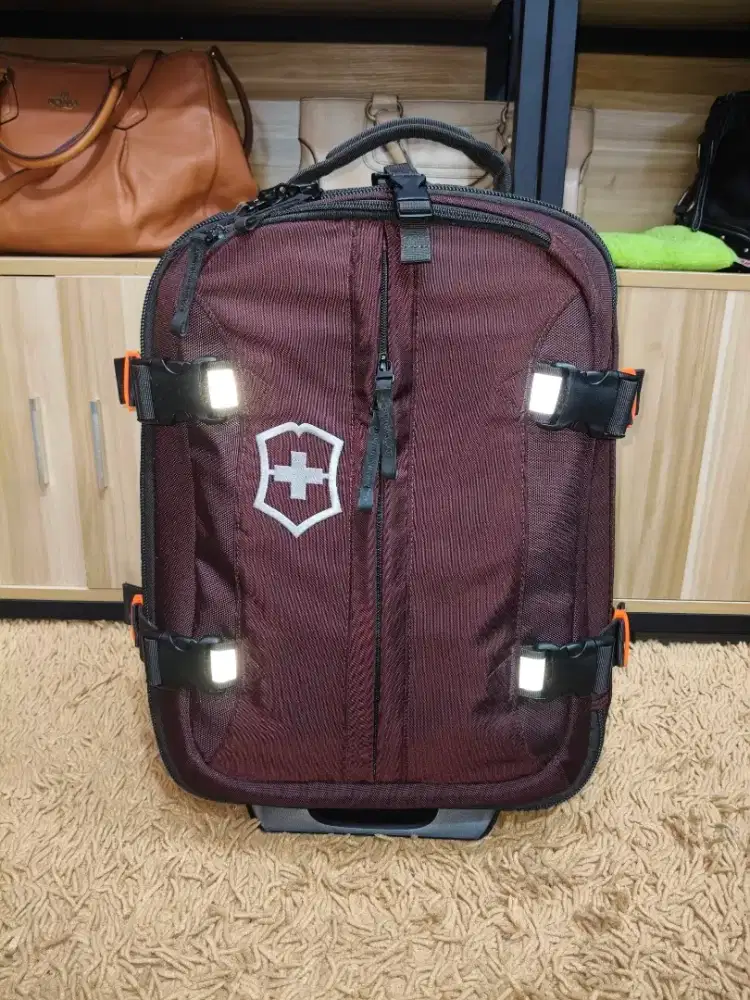 Trolley bag atau koper VICTORINOX swiss army