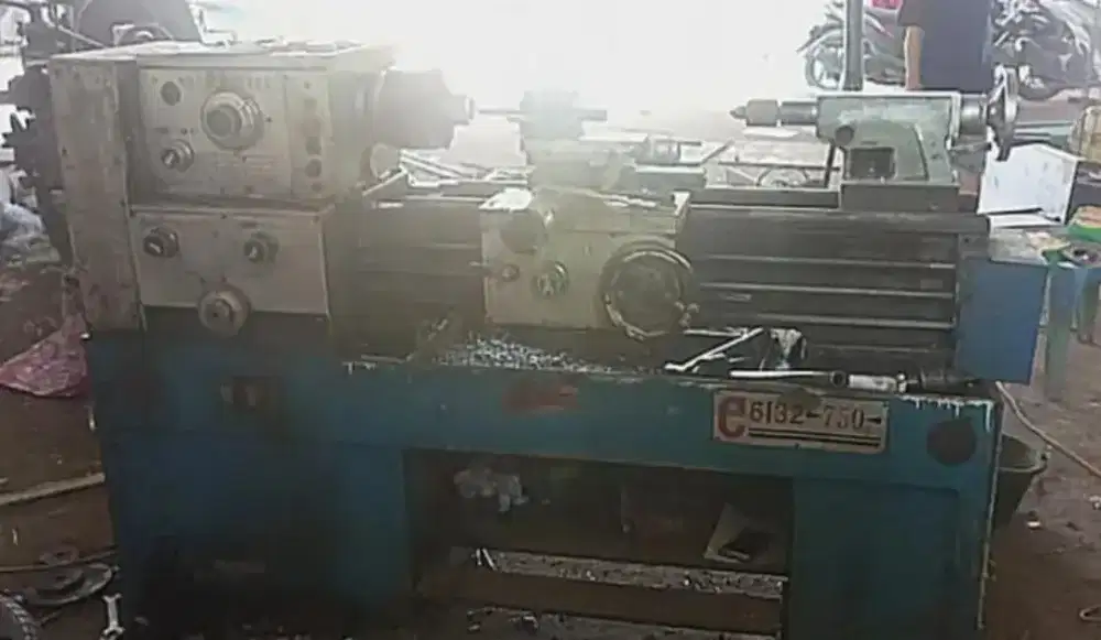 Mesin Bubut C6132