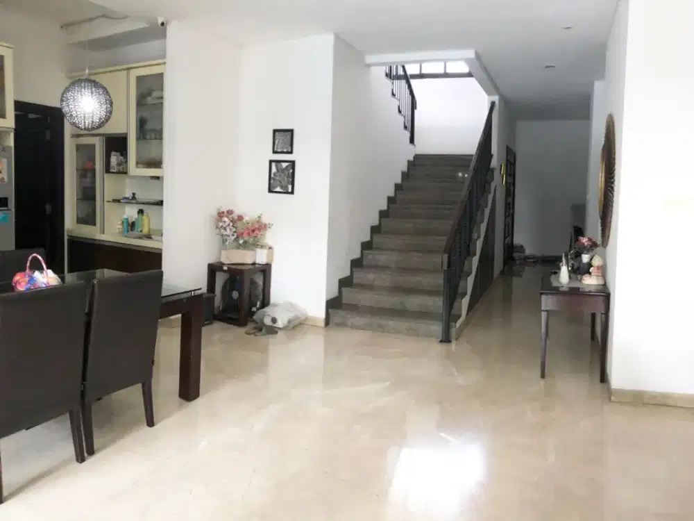 Rumah Mewah ada Swimming Pool Lokasi Strategis di Jakbar pr 10410