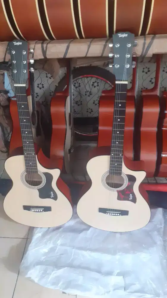 GITAR TAYLOR MEDIUM