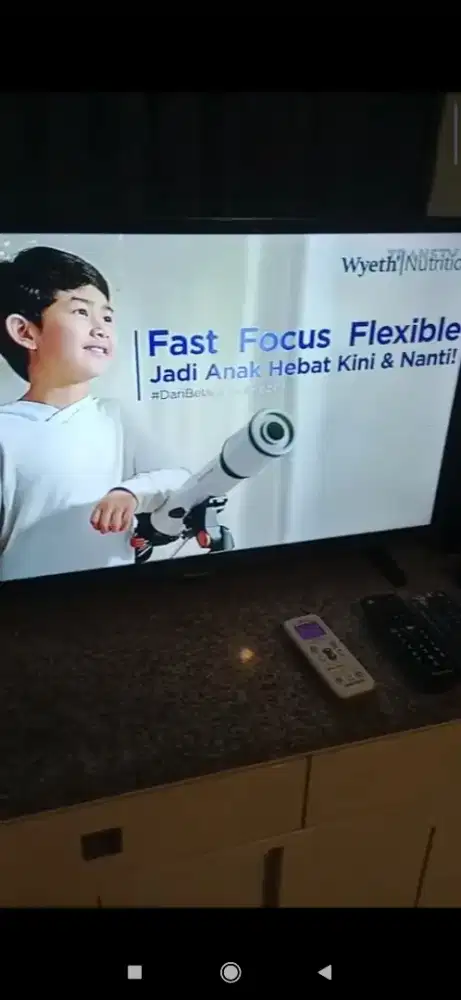 Jual tv panasonic 32 Kondisi baik dan normal no minus lgkp dgn remote