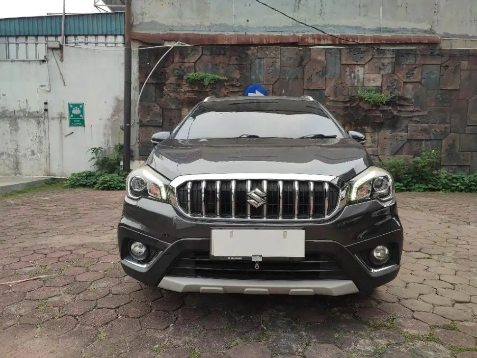 DP MURAH Suzuki SX4 1.5 S-Cross Bensin-MT 2017 Abu-Abu CSAKD