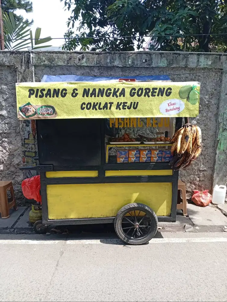 DiCari Karyawan/Karyawati Untuk Berualan Pisang Keju