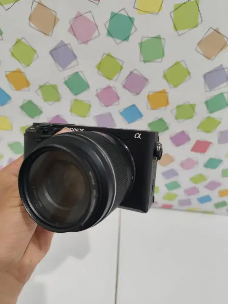 Kamera
Body Sony A6400 +
Lensa YN 50MM