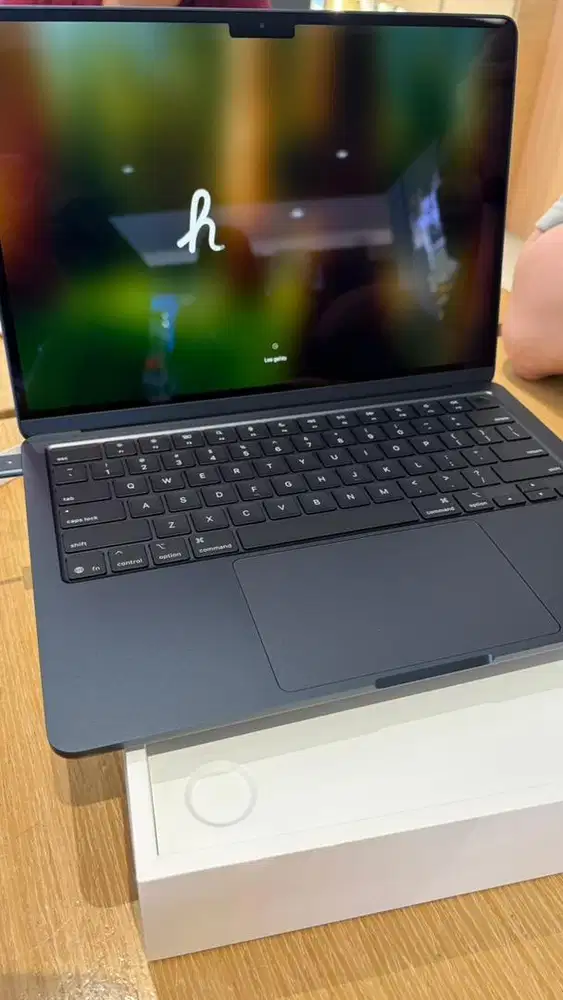 MACBOOK AIR M4 GARANSI RESMI IBOX 1 TAHUN