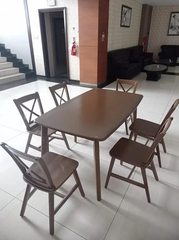 Meja Makan Set Informa