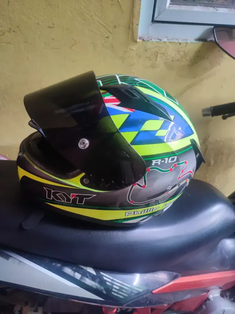 Jual helem KYT R 10 mulus zize L