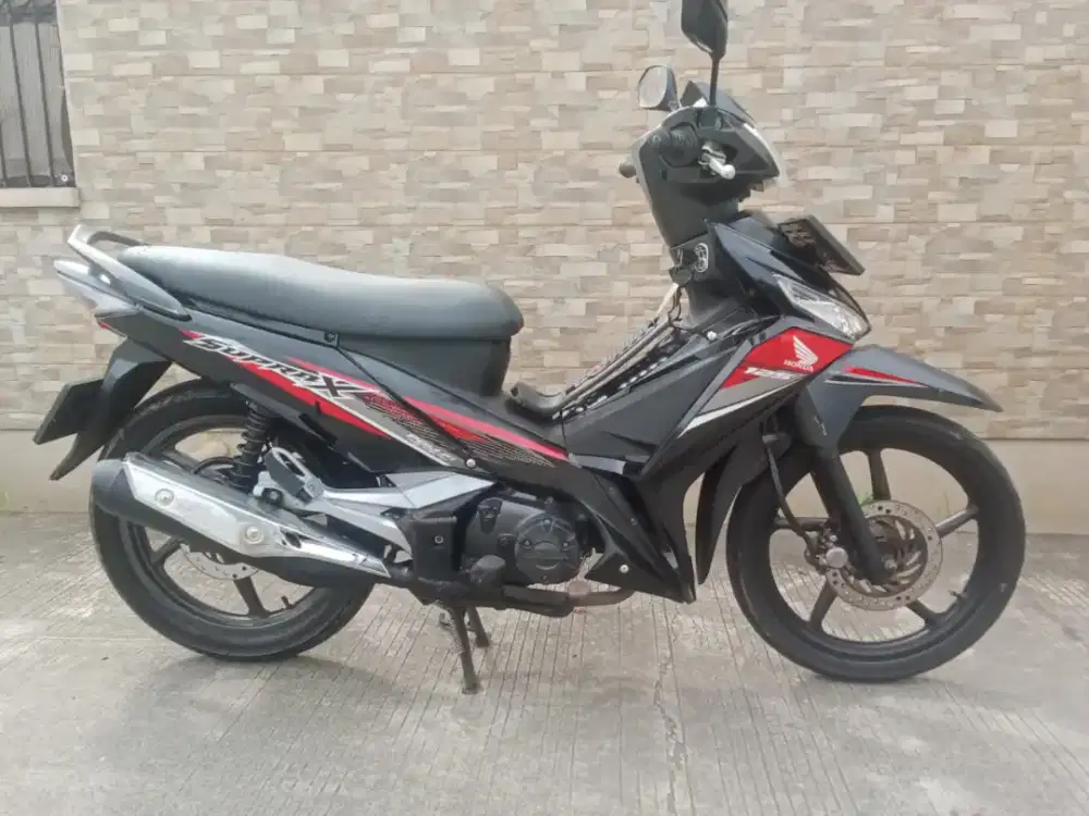 Dijual Honda Supra x 125 fi thn 2020/21 mulus komplit pajak panjang