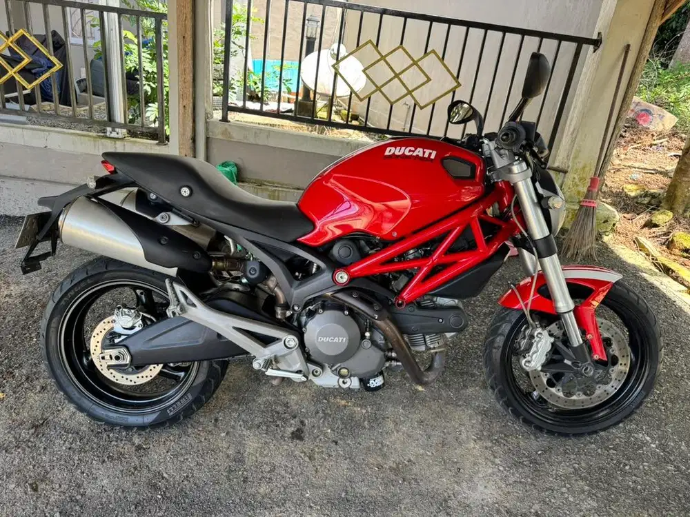 Ducati Monster 795