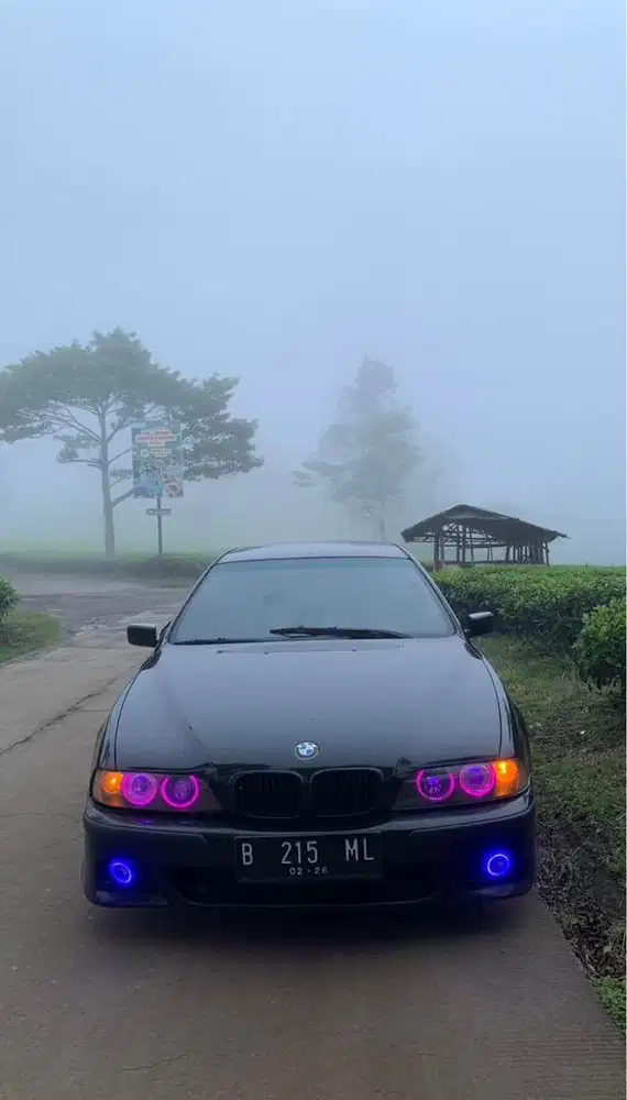 1998 BMW e39 528i at series 5