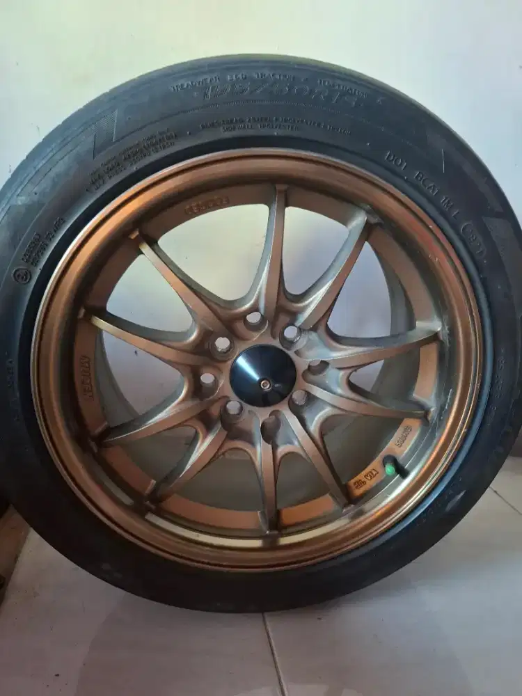#DIJUAL CEPAT. Velg R 15  dan ban.