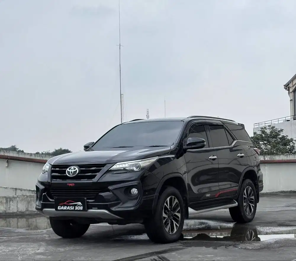 Toyota Fortuner 2.4 VRZ TRD AT Diesel Warna Hitam KM 76rb