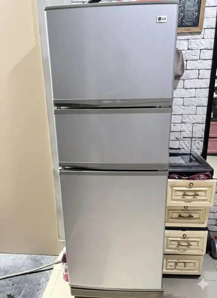 DIJUAL KULKAS MERK LG 3 PINTU