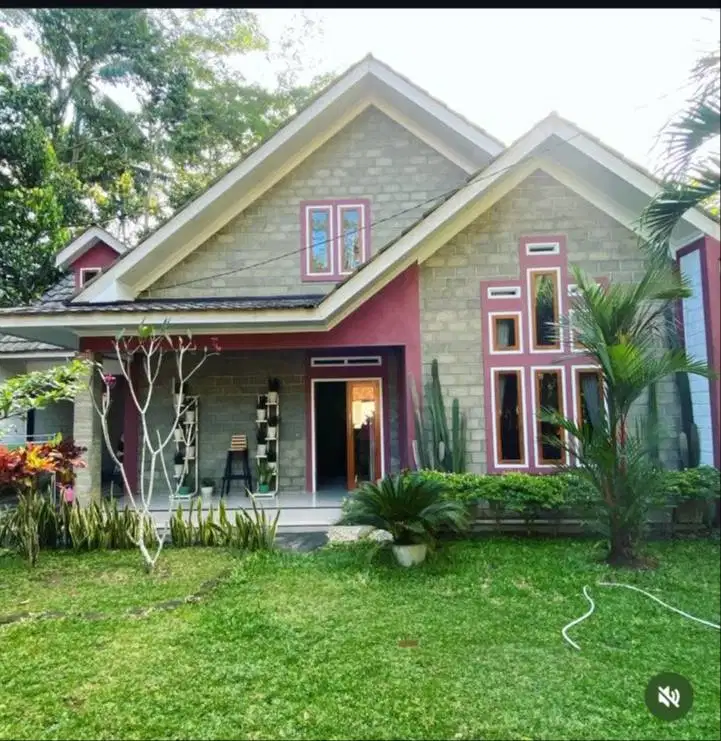 Dijual Cepat! Rumah Siap Huni/Villa Lokasi Strategis dan Aman 24 Jam