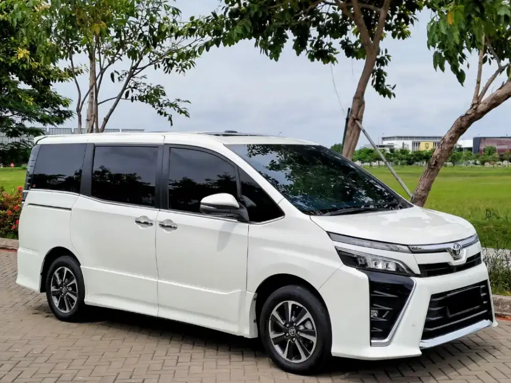 [ Tdp 50 jt] Toyota Voxy 2019 Low Kilometer Record