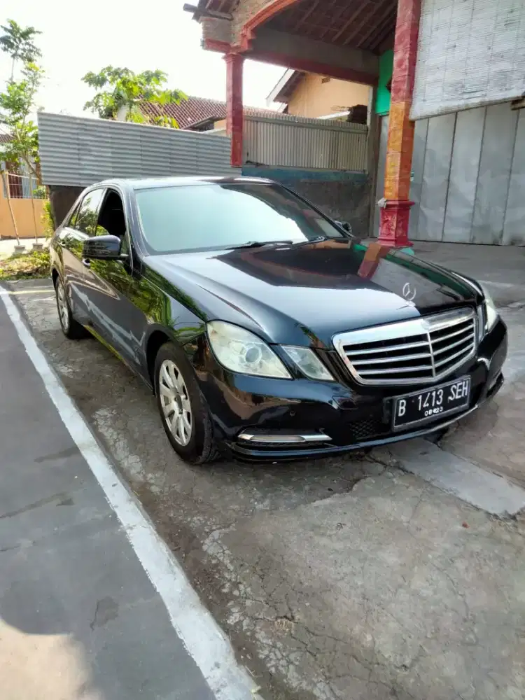 Dijual mersedes benz E 200 tahun 2013 normal murah  120jt aja