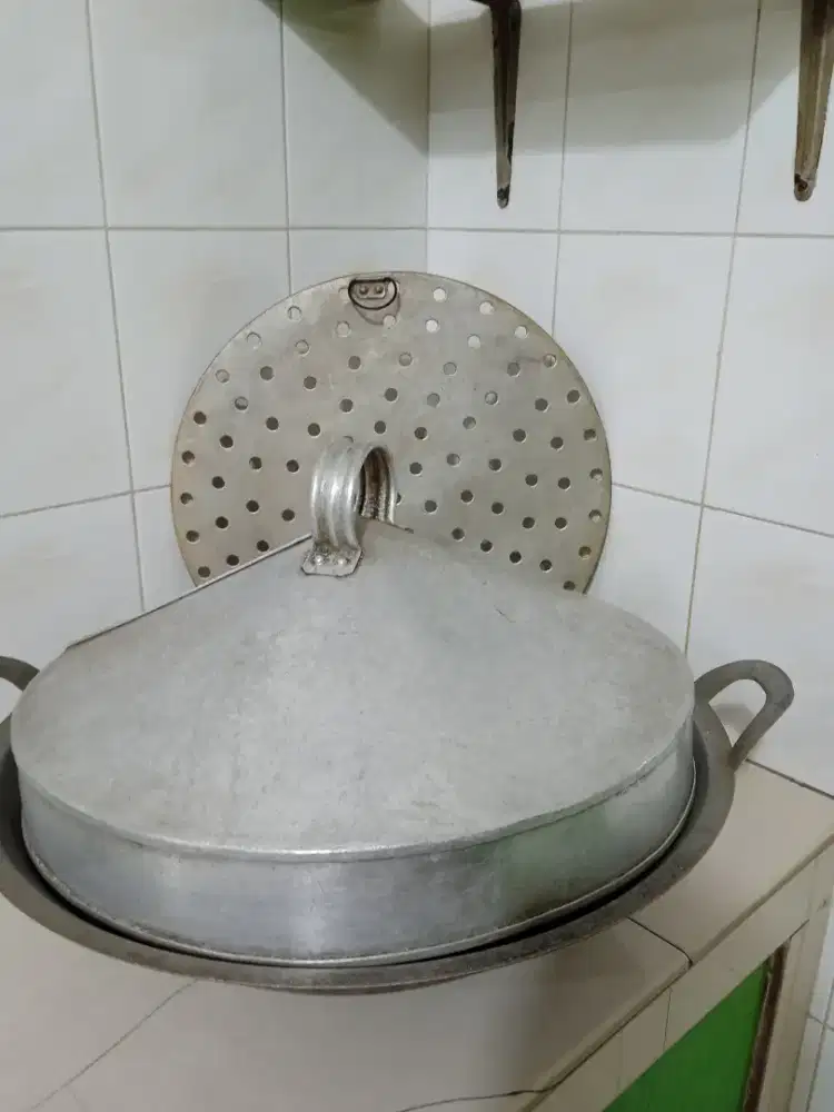 Kuali jumbo dan temannya