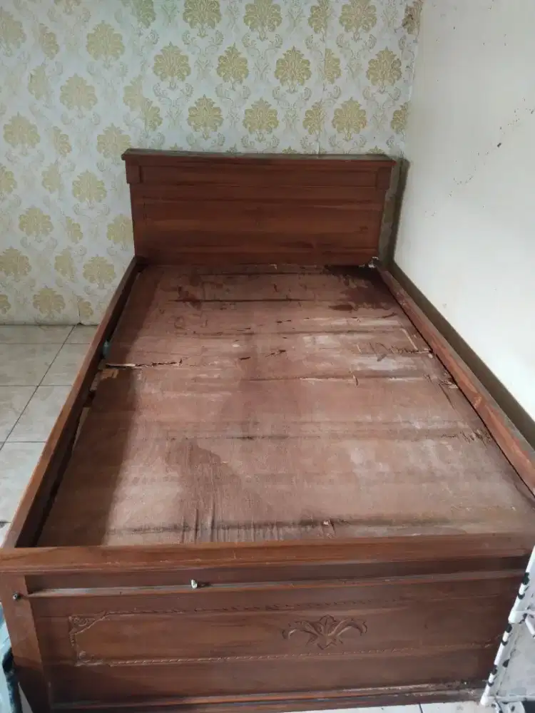 Di jual dipan kayu jati asli