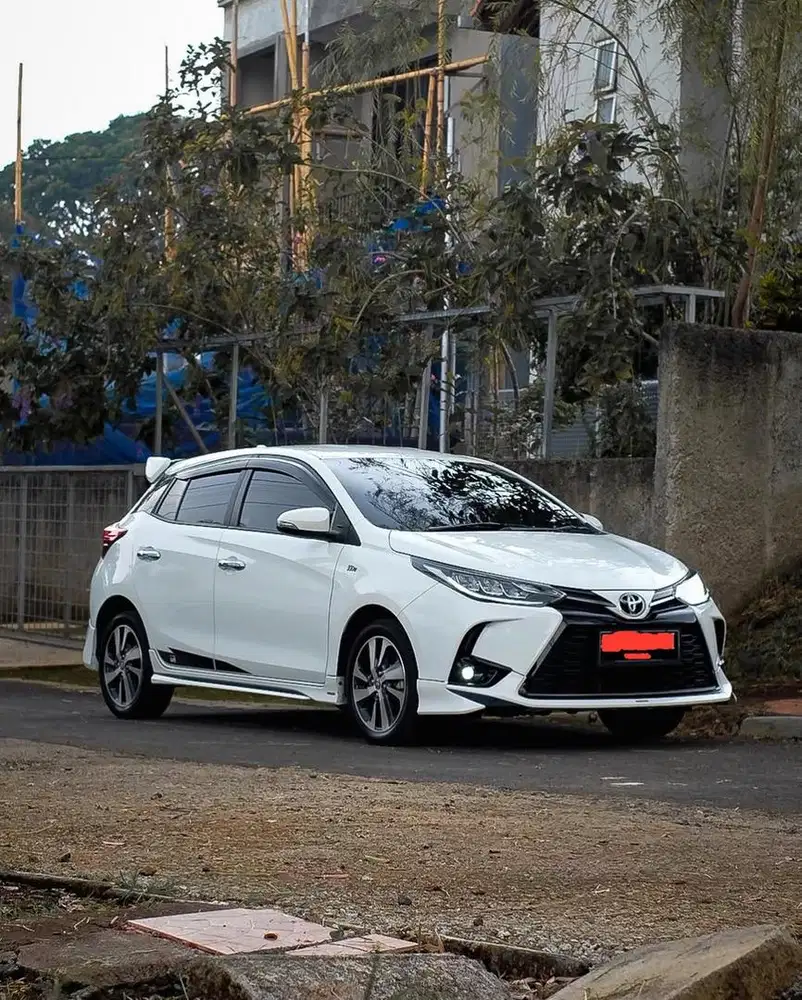 Jual Santai Yaris GR Super White Low Km Tahun 2022