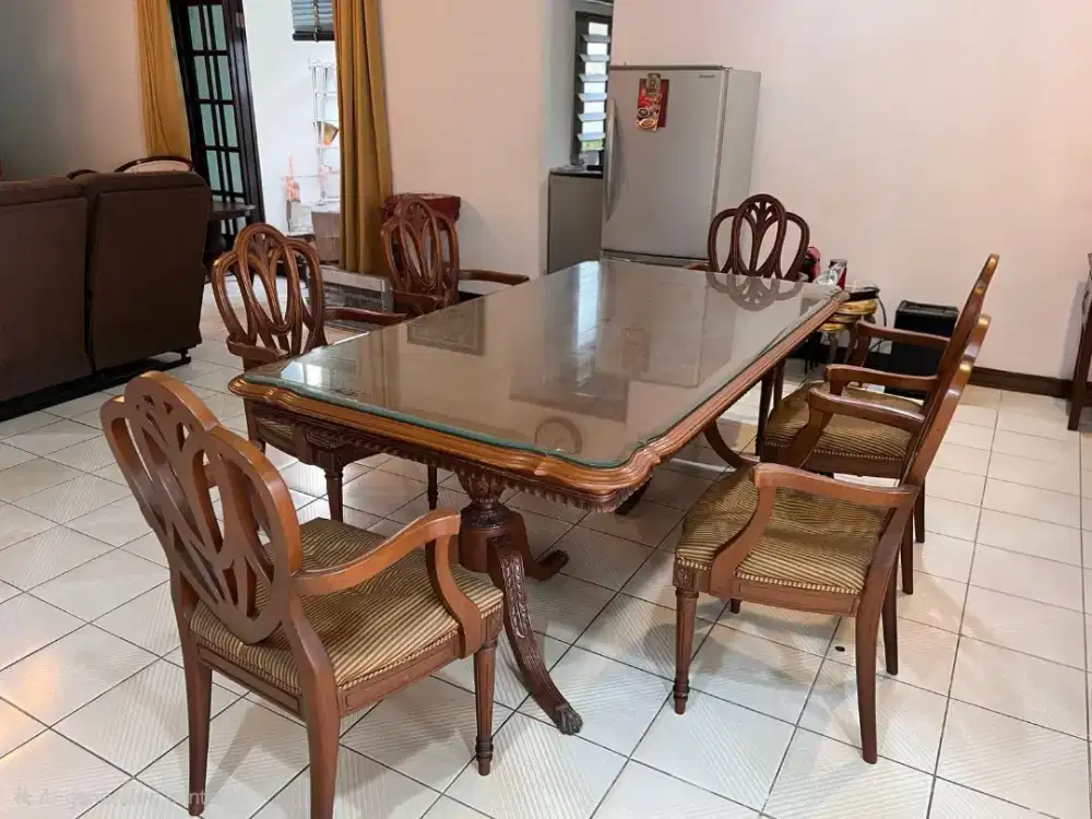 Meja makan untuk 6 org